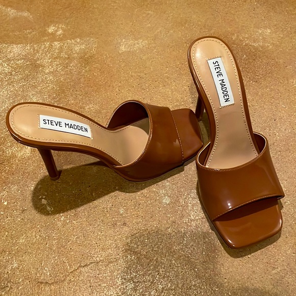 Steve Madden Signal Cognac Patent Square Toe Heel. New in Box - Picture 1 of 2